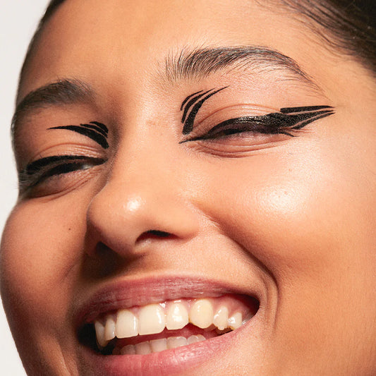 Намерихме най-добрата очна линия! И ще те научим как да я „нарисуваш“!